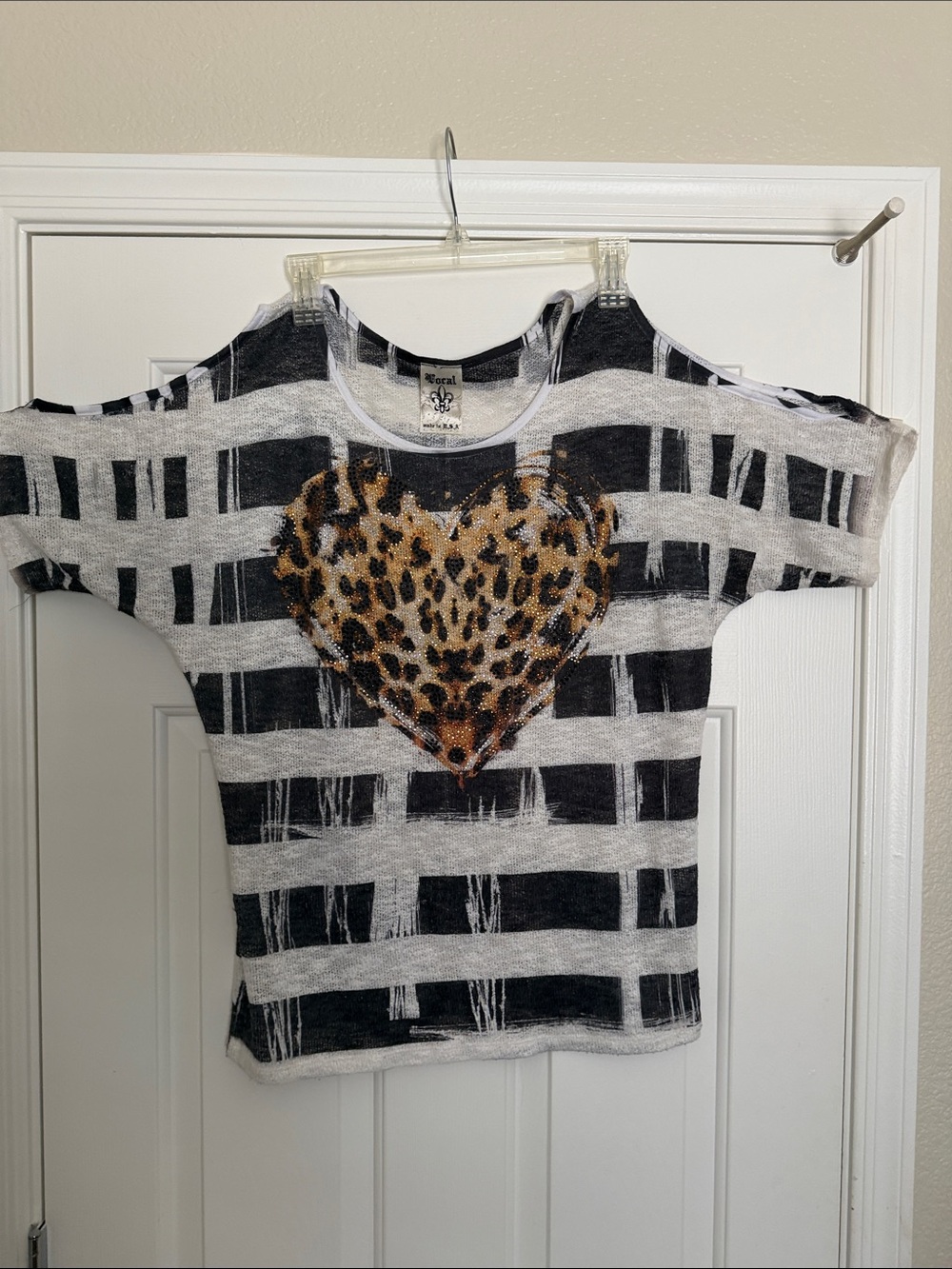 Vocal Crystals Leopard Heart Striped Cold-Shoulder Top-Black & White, size L,New